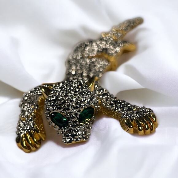 Vintage 1980s Articulated Panther Shoulder Brooch with Green Rhinestone Eyes - Picture 1 of 4